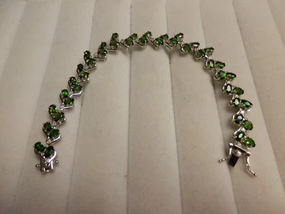 Brazalete ruso de plata de ley con diopsido cromado Foto 1 de 4