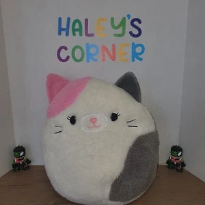 Peluche Squishmallows 12” KARINA Rosa Bianco Grigio Calico Gatto Fuzzamallow Fuzzy2022 - Foto 1 di 4