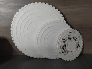 Wilton Round White Scalloped Circles Of Strength Decorator Plates 8/10/14'' 3pc - Picture 1 of 7