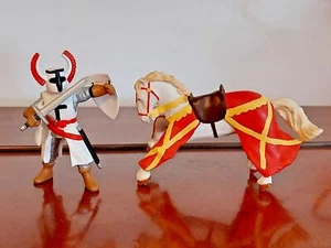 AUTHENTIC VINTAGE 1999 PAPO KNIGHT CRUSADER TEMPLAR HORSE TOY SOLDIER FIGURINE - Picture 1 of 10