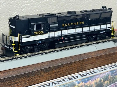SOUTHERN GP40X HIGH HOOD LOCO DC/DCC ready - HO Scale " GOLD " LETTERS NEW OOP - Image 1 of 4