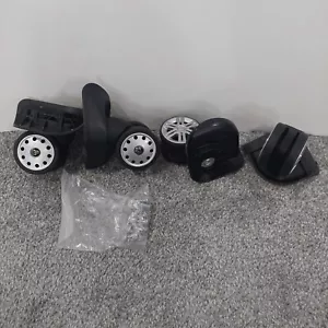 Set 4 Ruote per Ruota Nera Include Viti Tappi Argento Bordi Arrotondati - Foto 1 di 5