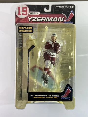 Steve Yzerman #19 Series 1 NHLPA McFarlane's SportsPicks 5" Figure 2000 Yellowed Cover