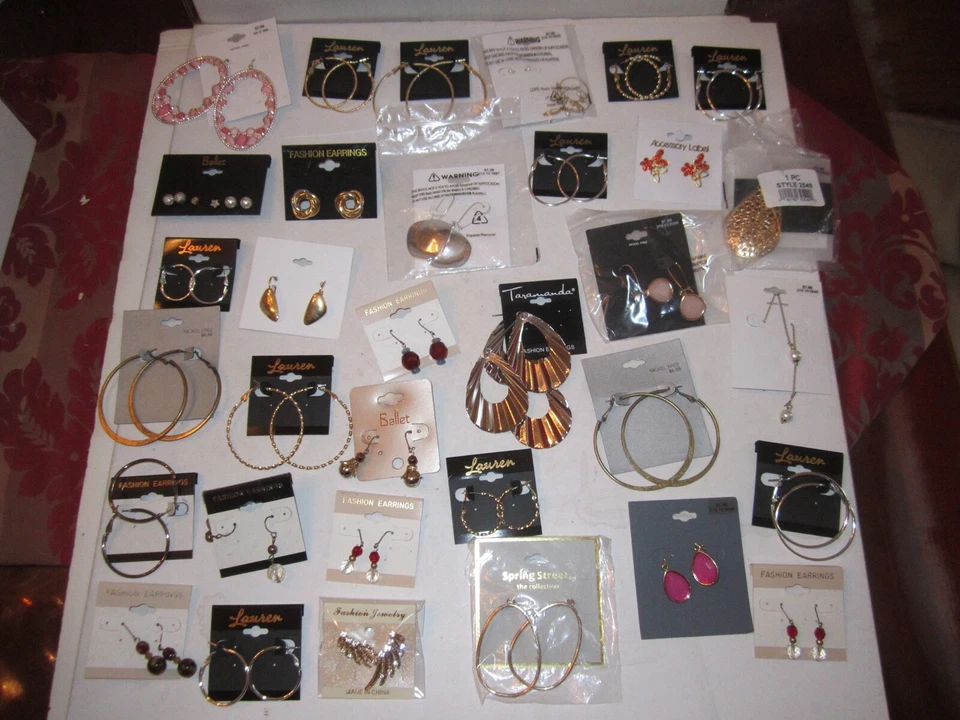 67 PAIRS OF EARRINGS - FASHION JEWELRY - LAUREN, BALLET & MORE - LOT2 - TUB RR - Image 1 of 4