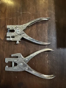 utensili punzonatrice vintage in pelle con fori X 2 - Foto 1 di 7