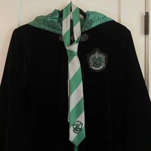 Erwachsene Deluxe Harry Potter Slytherin MORGENMANTEL Kapuze KRAWATTE OS Geist Halloween Top! - Bild 1 von 14
