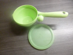 Tupperware Das Sieb " Schüttelmax " Schüttelsieb mit Deckel Fb. apfel - Bild 1 von 4