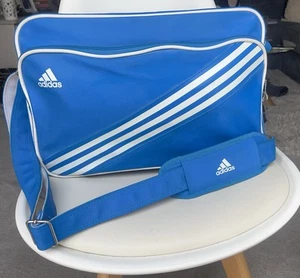 Adidas Originals Unisex Messenger Bag White Blue 3 Stripes Logo Retro Airliner - Picture 1 of 13