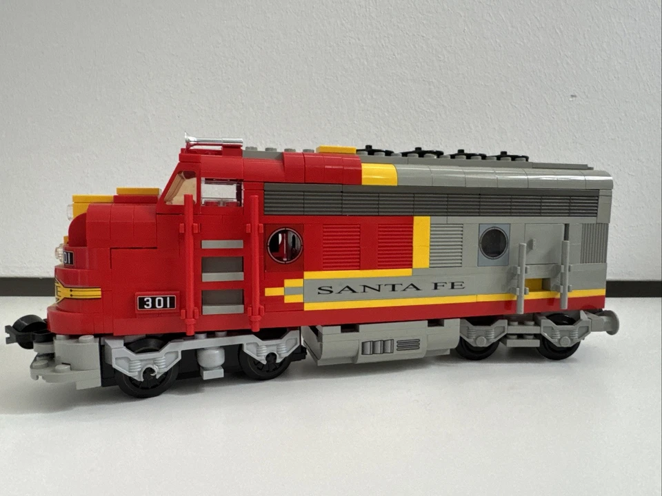 LEGO Trains: Santa Fe Super Chief (10020) - Bild 1 von 4