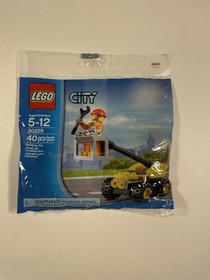LEGO CITY: Repair Lift (30229)-Sealed