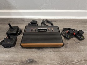 Atari 2600 Model CX-2600 A &mdash; Tested & Working
