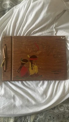 Álbum de fotos de madera vintage instantáneas de Idaho Falls con arte nativo americano Foto 1 de 4