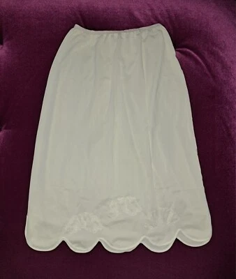 De colección Lorraine Nylon Medio Deslizamiento Medio Limo Verde Encaje Acentos Dobladillo Festoneado  Foto 1 de 4