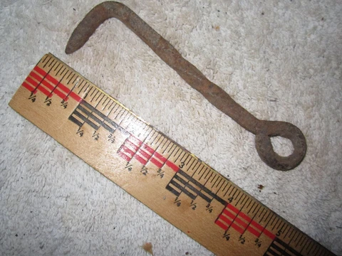 ANTIQUE VINTAGE 4 1/2" RUSTIC TWISTED GATE, BARN DOOR, SHED, HOOK, LOCK, LATCH Cover