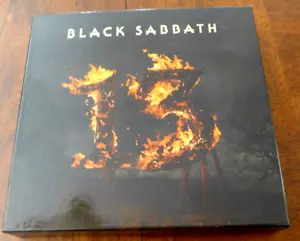 BLACK SABBATH - 13 LP/CD/DVD OPEN BOX SET MIT FOTOS, IST GOTT TOT? EINLAGE SCHÖN! - Bild 1 von 4