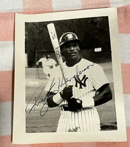 RICKEY HENDERSON SIGNED 4x5 GLOSSY PHOTO NEW YORK YANKEES HOF AUTO OAKLAND A’s - Picture 1 of 1