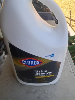 Removedor de orina CloroxPro para manchas y olores recarga 128 onzas  Foto 1 de 2