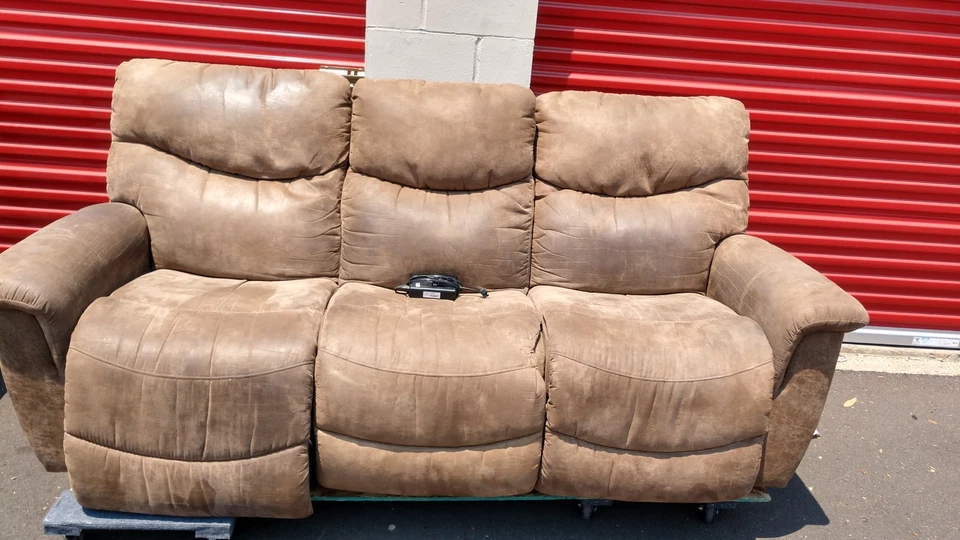 Sofá seccional reclinable doble BF marrón (LA-Z-BOY) (39"x80"x40"), usado/bueno Foto 1 de 4