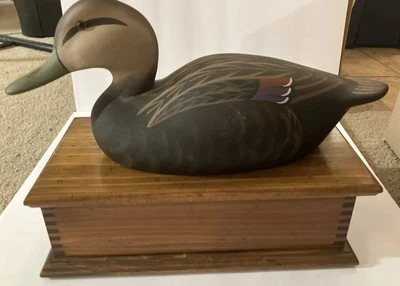 Raymond E. Howard 1982 Hornick Bros. Stoney Point Wooden Black Duck Decoy Box - Image 1 of 4