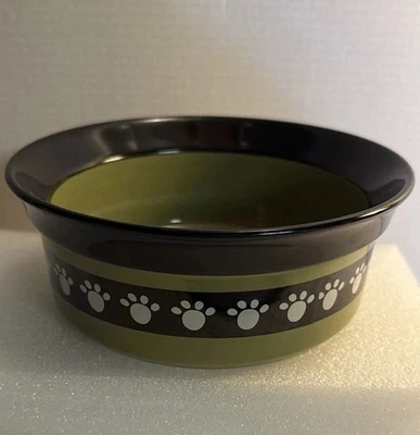 Cuenco para mascotas verde y negro con diseño de estampado de pata Foto 1 de 4