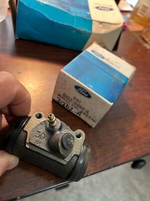 1971 1972 年福特 MAVERICK 水星 COMET 右手前轮制动 CYLINDER D2DZ-2061-A — 第 1/4 张图片
