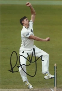 WARWICKSHIRE CRICKET: RICHARD JONES SIGNED 6x4 ACTION PHOTO+COA - Picture 1 of 1