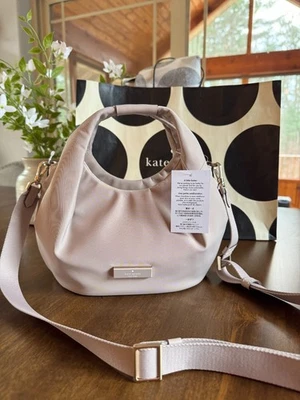 Bandolera/cartera Kate Spade Carter pequeña plisada de nailon - gris acogedora nueva con etiquetas $379 Foto 1 de 4