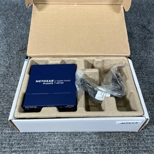 NetGear GS105 v3 ProSafe 5-Port Gigabit Switch with AC Adapter FREE S/H - Picture 1 of 3