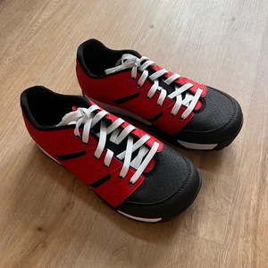 Neu ohne Karton - Fahrradschuhe Lake rot und schwarz Größe 44,5 MX169 - Bild 1 von 9