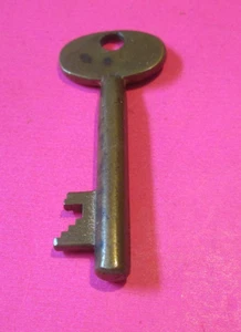 VINTAGE ALT MESSING ANTIK SKELETT SCHLÜSSEL POLIZEI ALARM RUFBOX GAMEWELL FEUER 2,5" - Bild 1 von 2