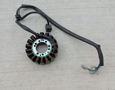 Bobina de estator OEM - Triumph Daytona 675 / Street Triple 675 (2006-2017) Foto 1 de 4