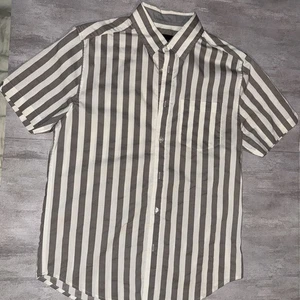 Men’s Small Stripped Button Up Shirt Short Sleeve Casual - Picture 1 of 7