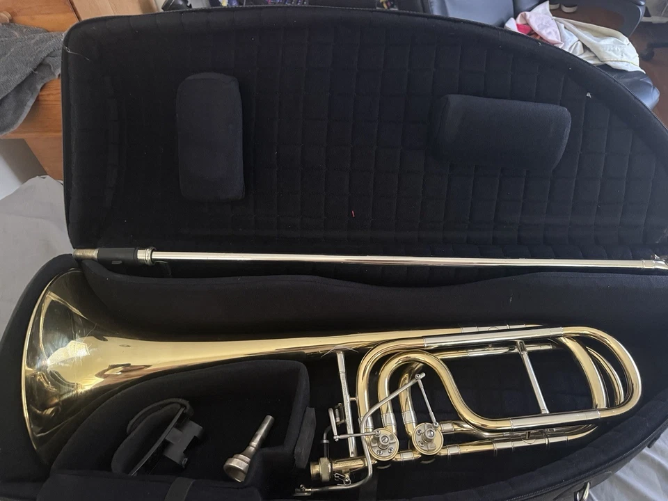 Campana de latón amarillo laca trombón bajo Allora ATBB-450 serie Vienna Foto 1 de 1