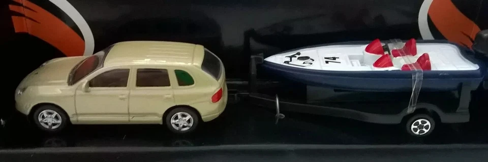 AUTOMAXX COLLECTION 1:72  DIE CAST AUTO  CON TRAILER E MOTOSCAFO ART 93064 - Immagine 1 di 1