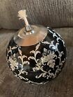 Black And White Round Oil Lamp Used As Decorations