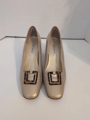 Tacones Ann Marino de cuero en tono frío con hebilla de caparazón de tortuga para mujer... Foto 1 de 4