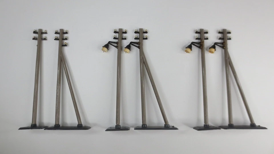 Busch H0 551 552 555 Freileitungs-System Masten mit Straßenlaternen CH23363 - Bild 1 von 1