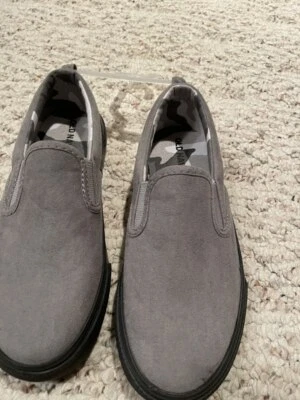 Sapatos confortáveis cinza menino da Old Navy tamanho 1 e 4 Novo com etiquetas  - Imagem 1 de 2