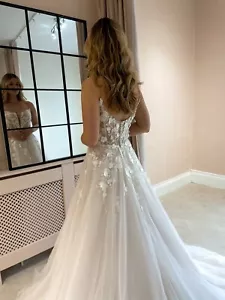 EVB Brautkleid Größe Small (8-10) 3D Spitze Ausschnitt. Schlitz - Bild 1 von 4