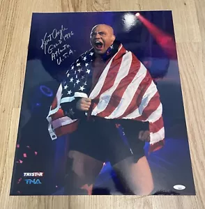 WWE KURT ANGLE foto firmata 16x20 con inserti medaglia d'oro Atlanta USA WWE WWF HOF con certificato di autenticità - Foto 1 di 1