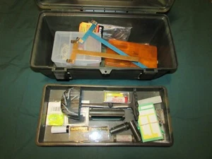 Plano Tackle Box "LOADED" mit Bogenschießwerkzeugen & Teilen, Weichen, Nocken, Vierkant usw. - Bild 1 von 17