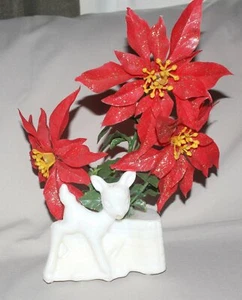 "Centro de mesa vintage de Navidad de plástico blanco ciervo rojo flores de pascua 12"" de alto" - Imagen 1 de 10