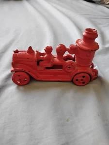 Vintage Feuerwehrauto aus Gusseisen. Antikes Spielzeug Vintage. - Bild 1 von 4