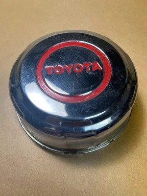 1979-83 Toyota Pickup Land Cruiser 4Runner Hubcap Center Cap REAR - Image 1 of 4