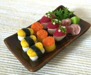 Sushi Japanisches Essen Puppenhaus Miniaturen Schale Keramik Esszimmer Zubehör Deko - Bild 1 von 7