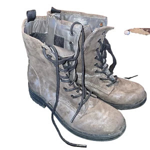 Big Buddha "Amber" Metallic Gray Distressed  Lace Up Zip Boots Size 8M - Picture 1 of 13