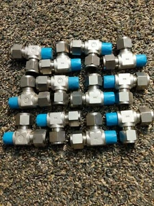 12x Swagelok Cajon Crawford T-Shirt 1/2 Tube 3/8 Npt SS-810-3TMT 316 Edelstahl - Bild 1 von 1