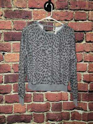 Camisa mediana deportiva con estampado animal Adrienne Vittadini gris para mujer #572 Foto 1 de 4