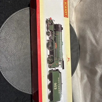 Hornby R2742 SR Schools Class 4-4-0 Charterhouse - Factory Wrapped, Unused - Image 1 of 4