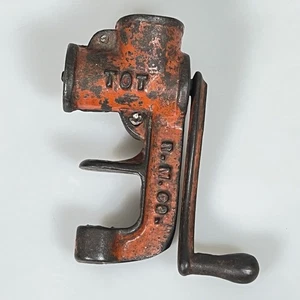 Vintage Miniatur Gusseisen TOT R.M. Co. Toy Fleischwolf rote Halterung Joy RAR a2 - Bild 1 von 16